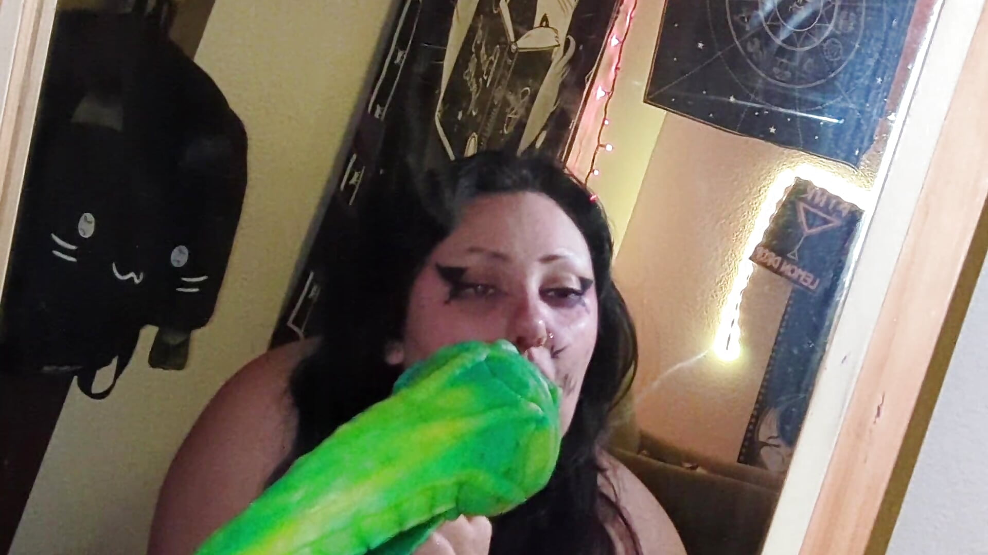 Lewdness during Mystical Blue hour - video by Cutegothcrybabyx cam model