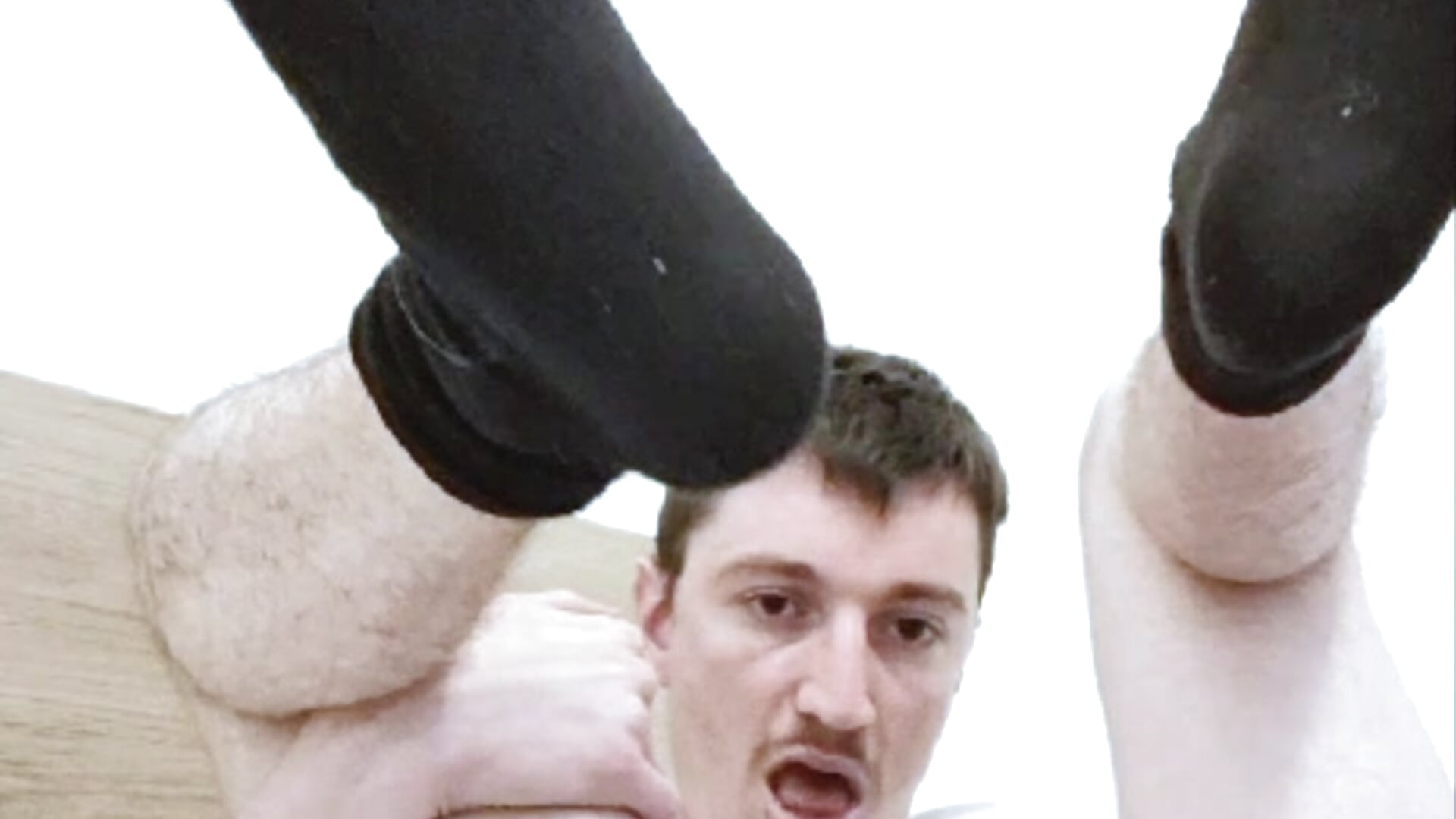 Son premier massage prostatique  il kiff ? FIRST PROSTATE ORGASM he liké ? - video by jklan_hot1 cam model