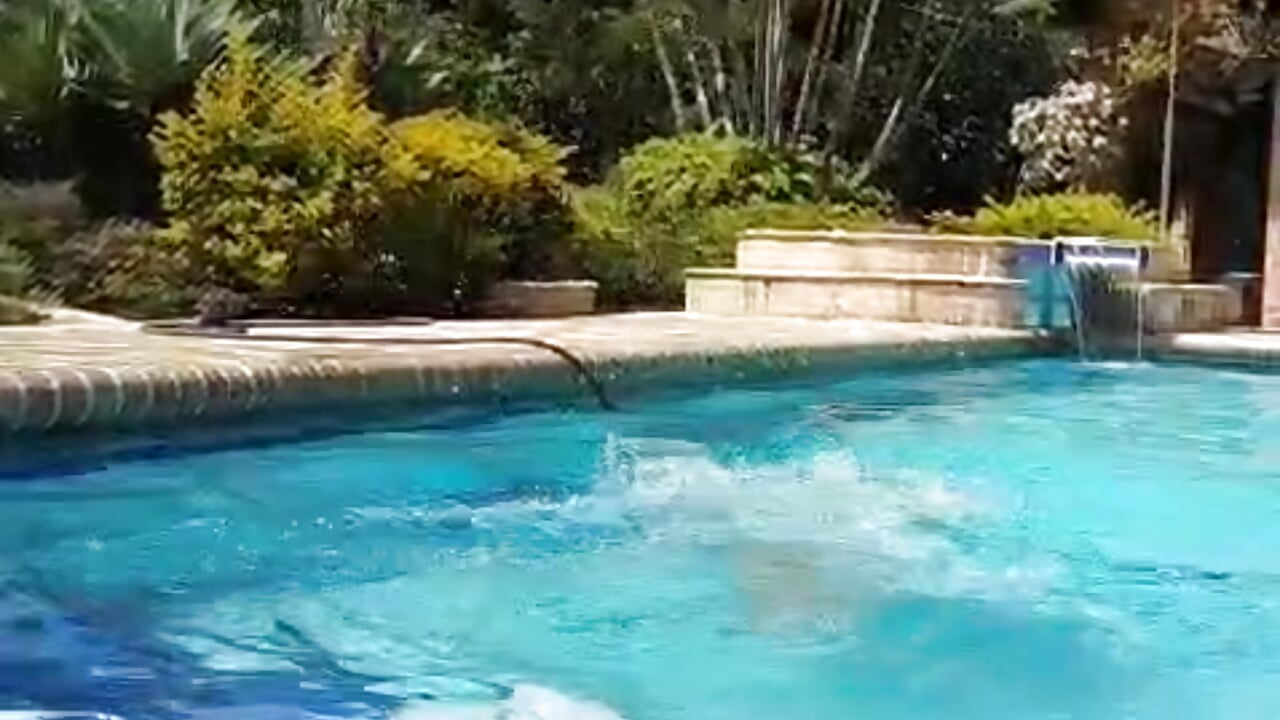 something refreshing  🙈 - video by hannahill69 cam model