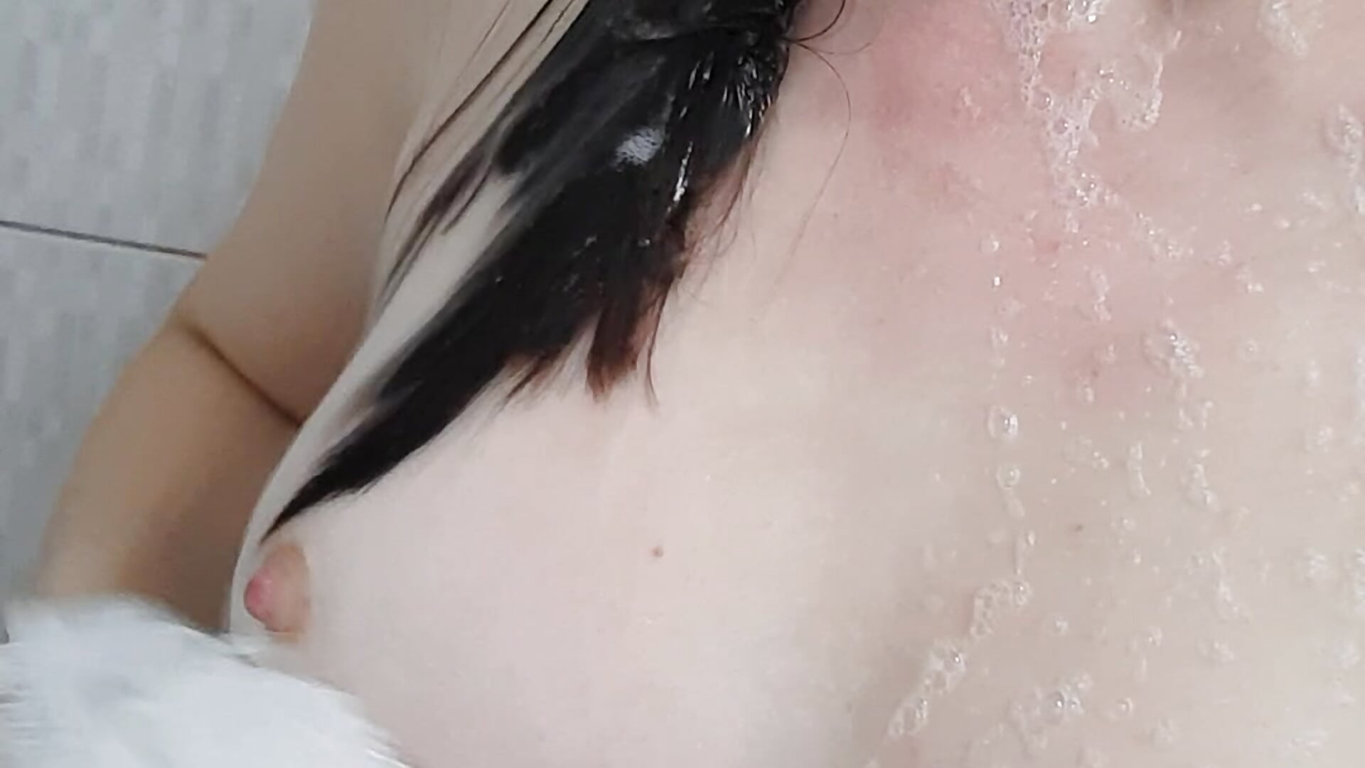 Qualcuno mi vuole lavare la schiena? - video by Italianbadassgirl cam model