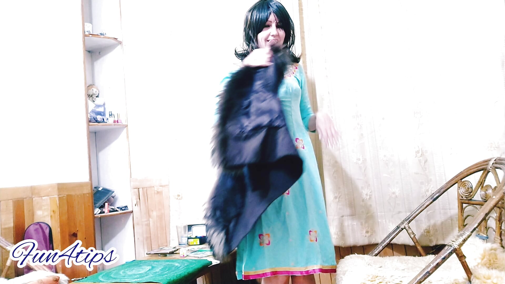 She cant stand in clothes anymore tear it down - video av FUN4TIPS cam-modell