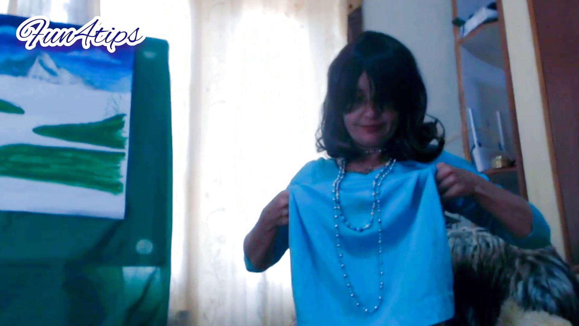 Flasing Her Perfect Boobs - video av FUN4TIPS cam-modell