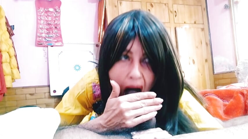 Sucking Cock - video av FUN4TIPS cam-modell