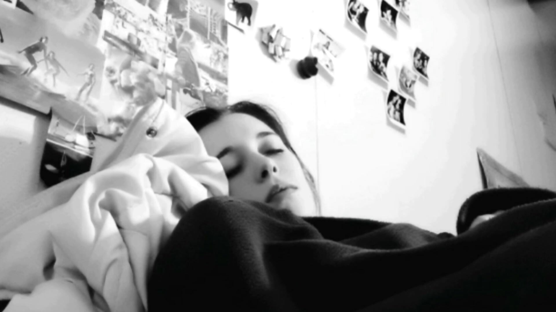 jerk off slowly then faster and faster on my snoring noises, you who love the sweet sound of my slee - mylissandre 캠 모델의 동영상