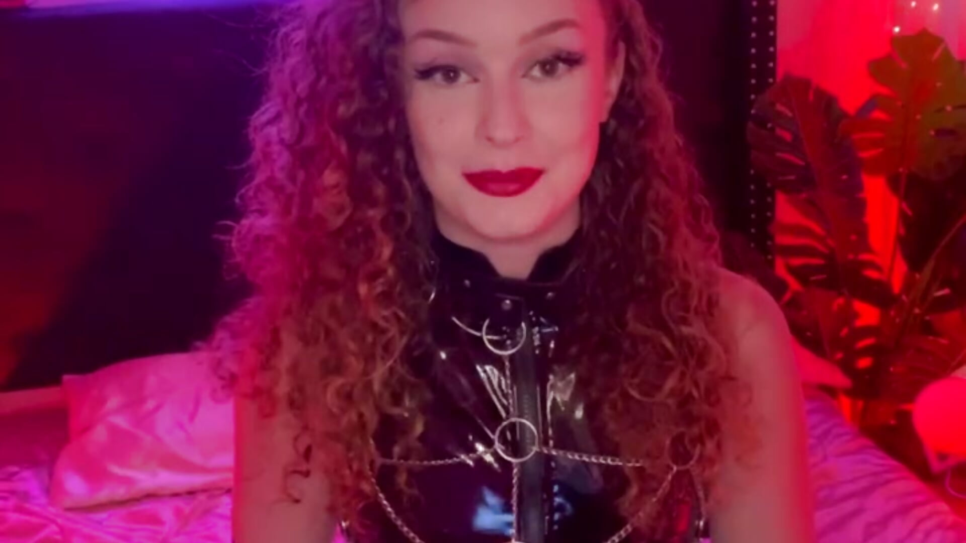 Hi from Mistress Roxxxy Rose <3