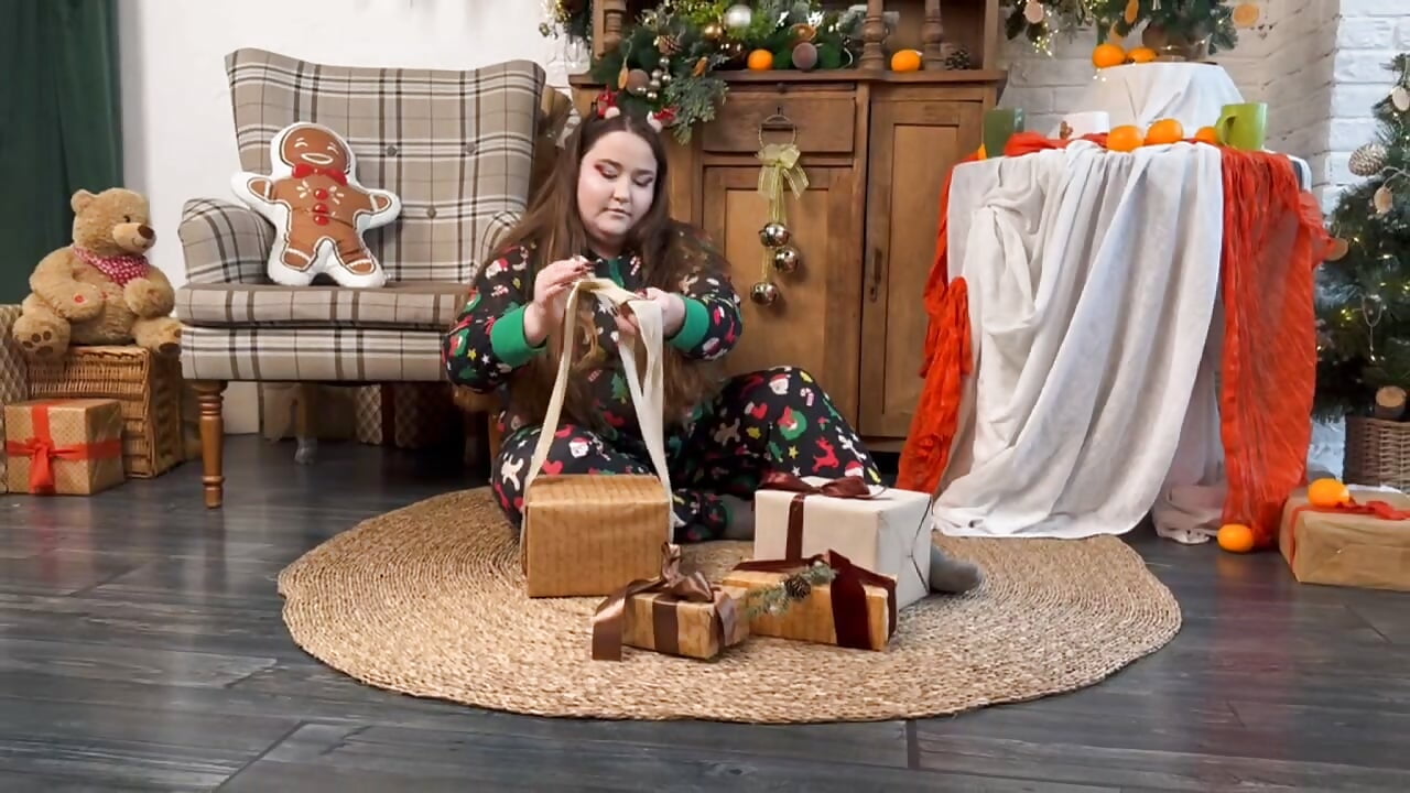 Preparing a gift for you)