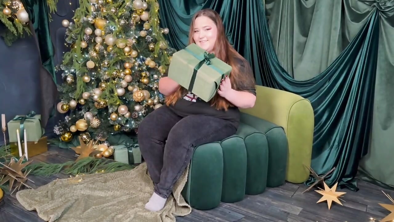 Your gift under the tree - video by XX_Daniella_XX cam model