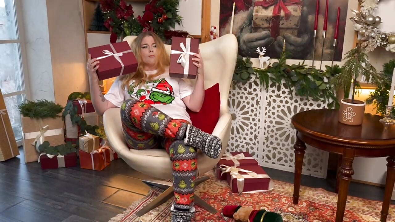 Charismatic Jess as Mrs, Grinch - video di JessikaDaniel modella di cam