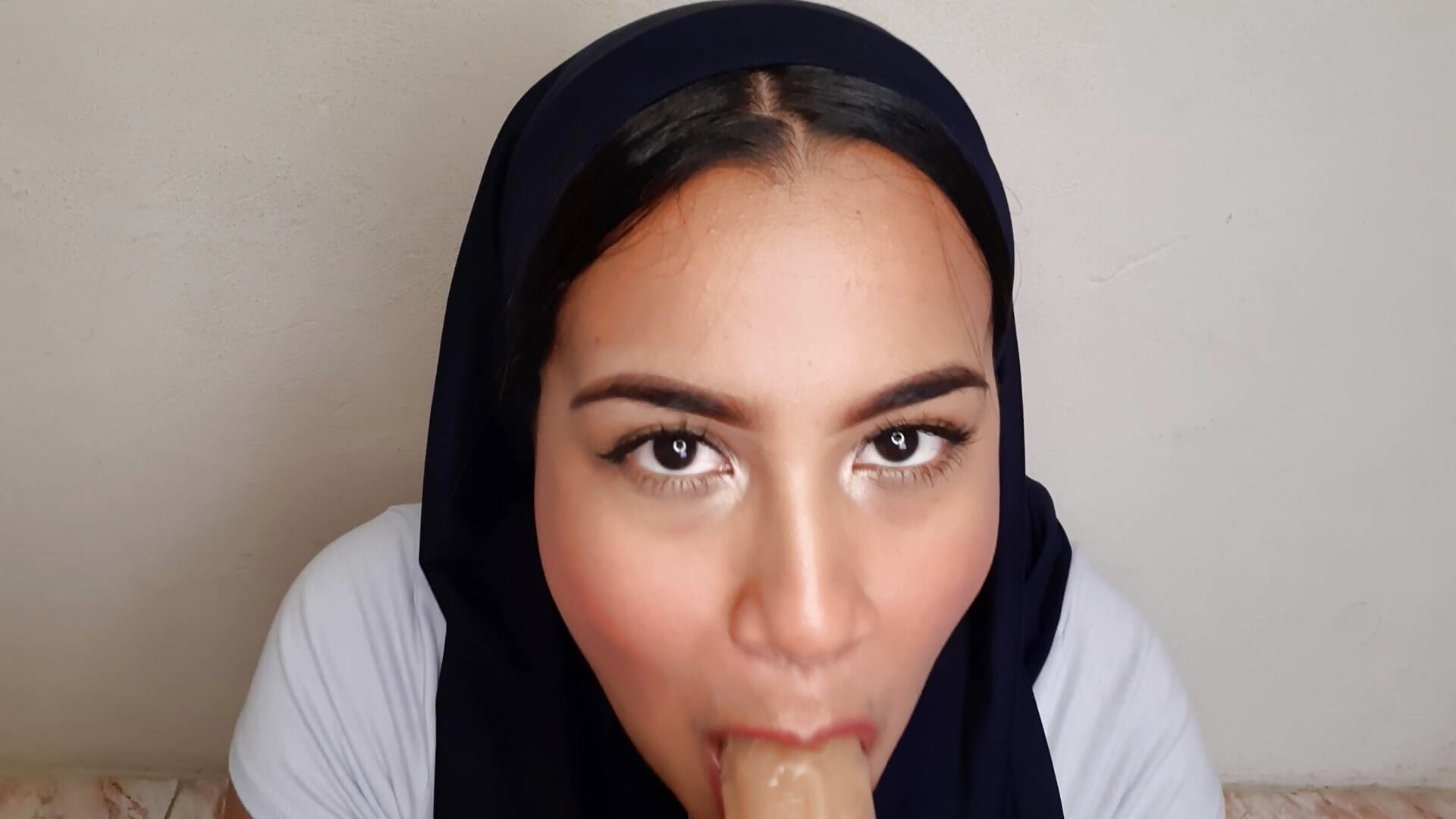 May I taste it? - video di Maryam_yamal modella di cam