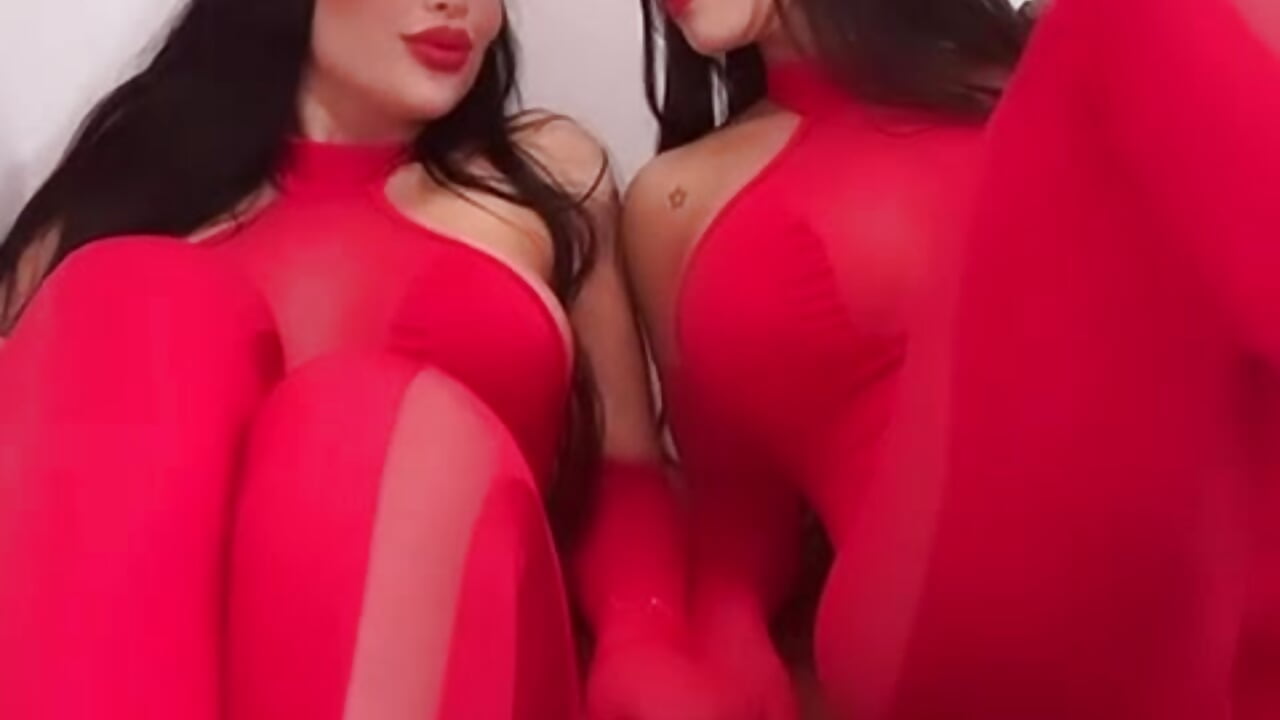 Do you want a kiss from these two devils? - vidéo du modèle de showcams Lizz_Tayler