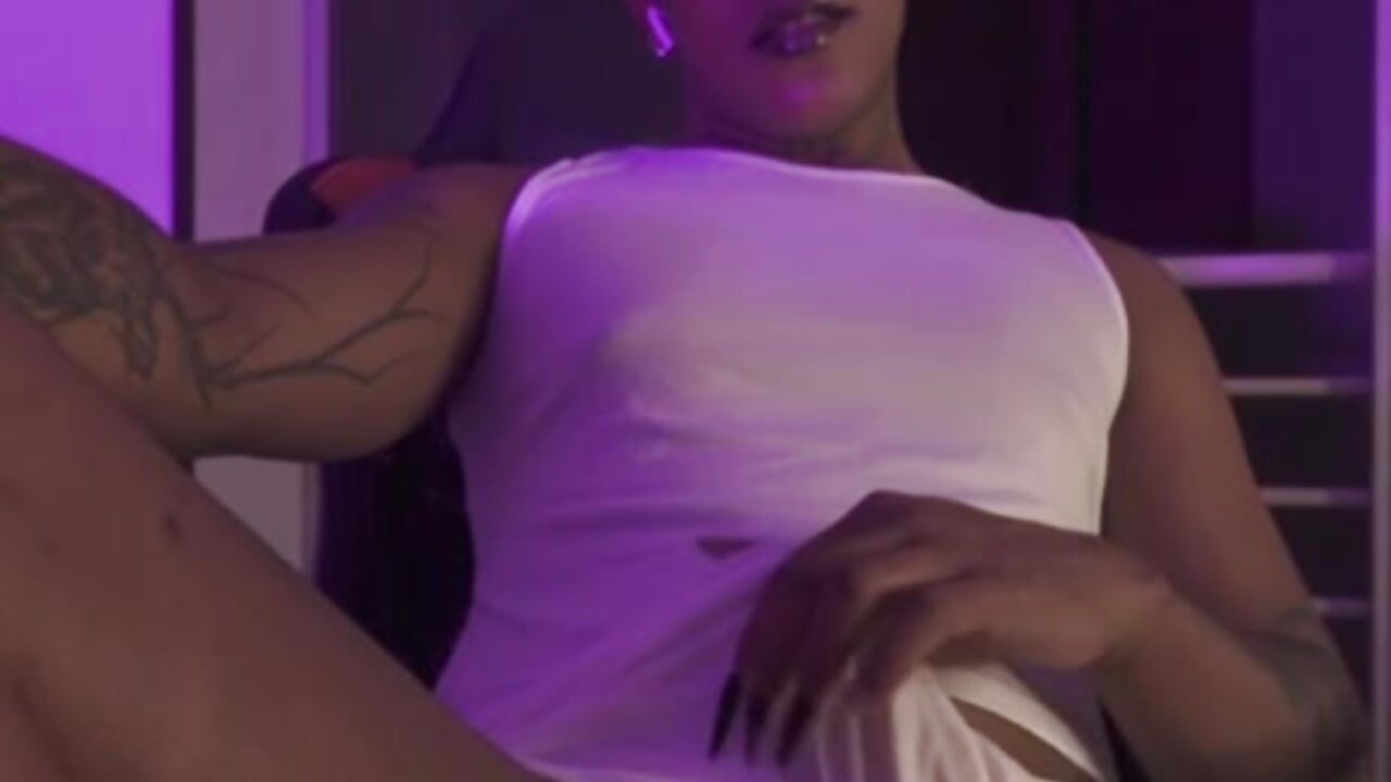 Contemplate my  bulge - video by AmberRaus cam model