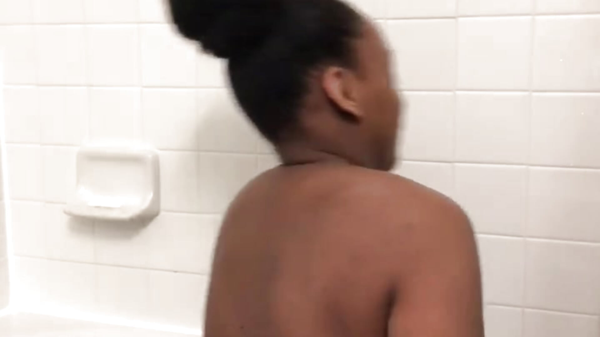 Can we take a bath together 😝😝 - video by EatSweetMolly cam model