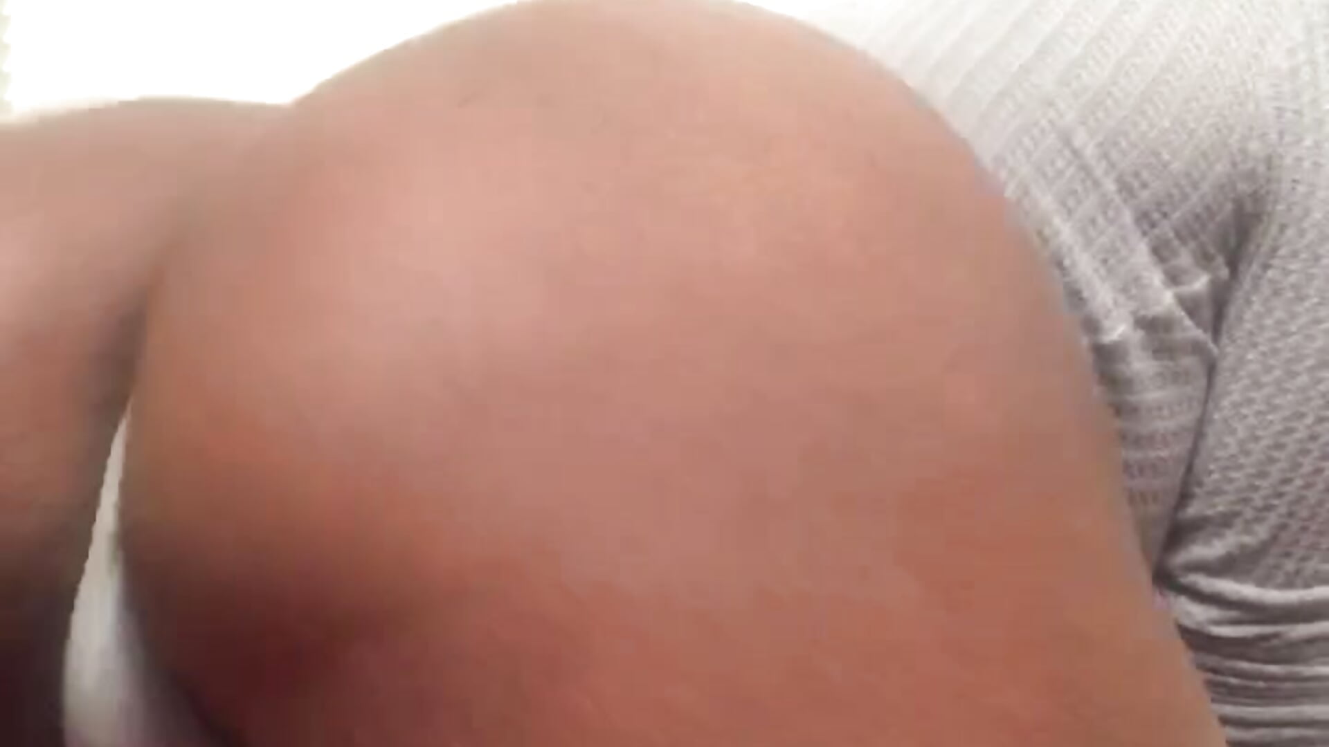 Let me throw it back for u - video by EatSweetMolly cam model