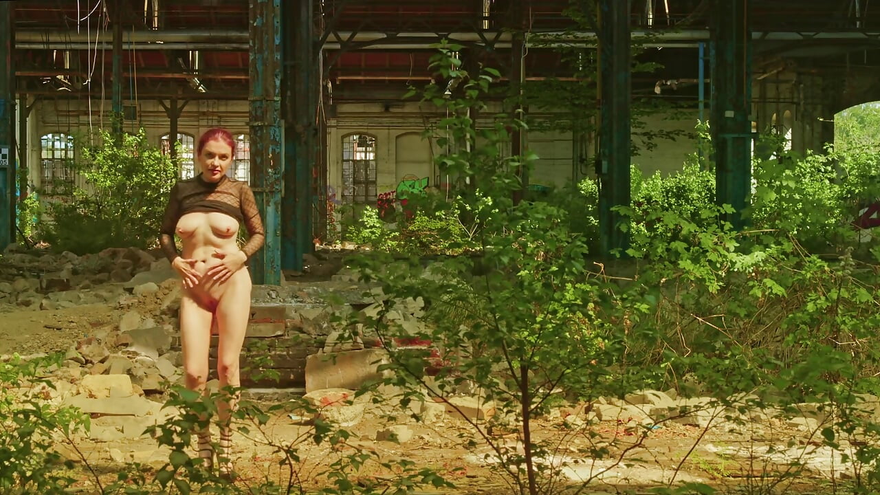 Erotic Dance in Ruins