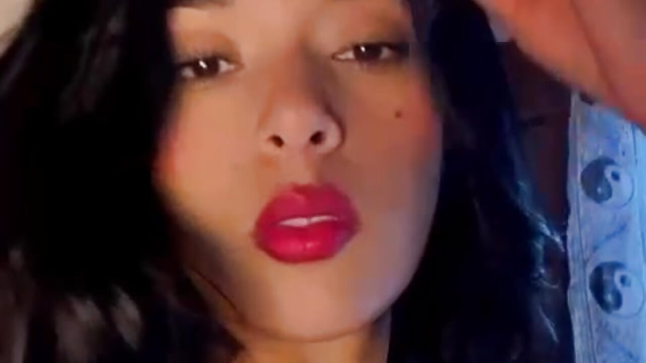 hola - video by maggie_kay cam model