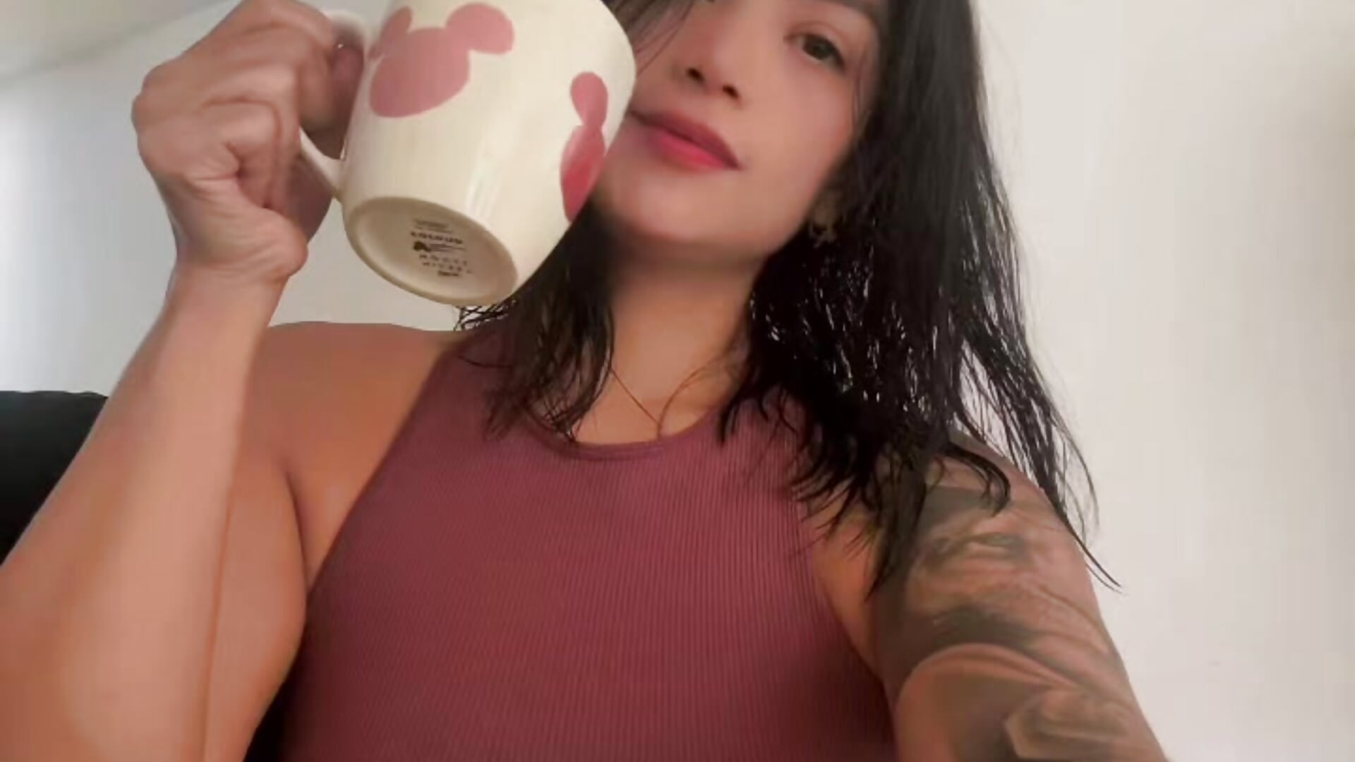Feliz sábado - vídeo de la modelo de cam MiliMattel