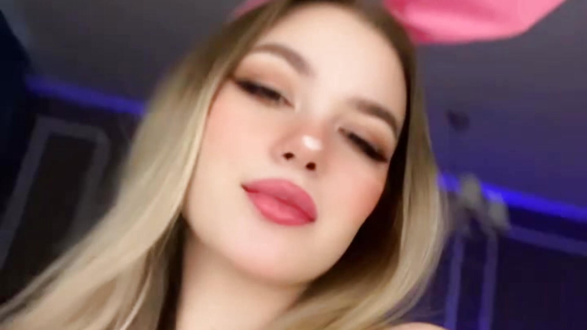 Lipsing 🐰 - βίντεο μοντέλου elinanortas