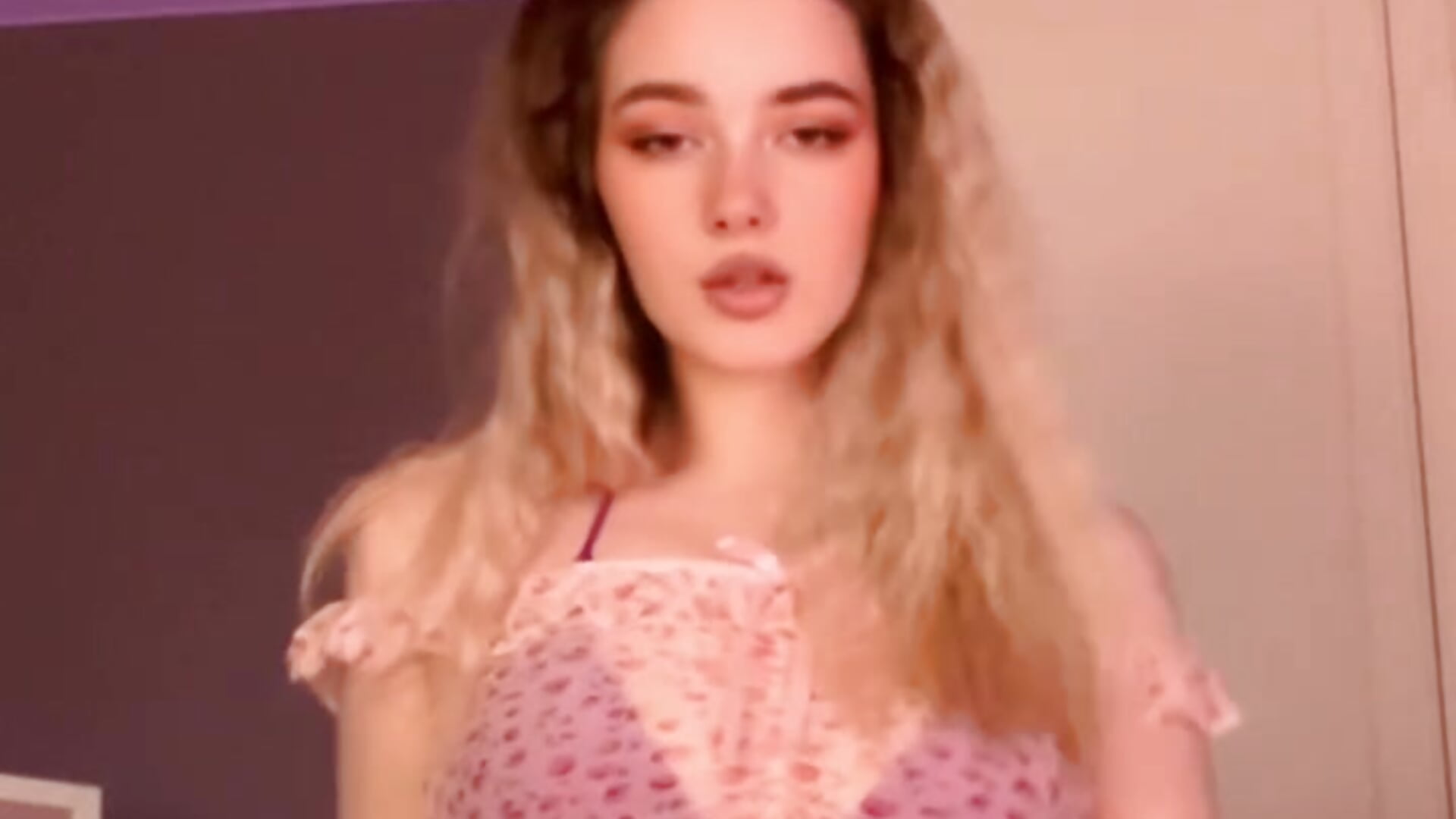 Purrrrr - βίντεο μοντέλου elinanortas