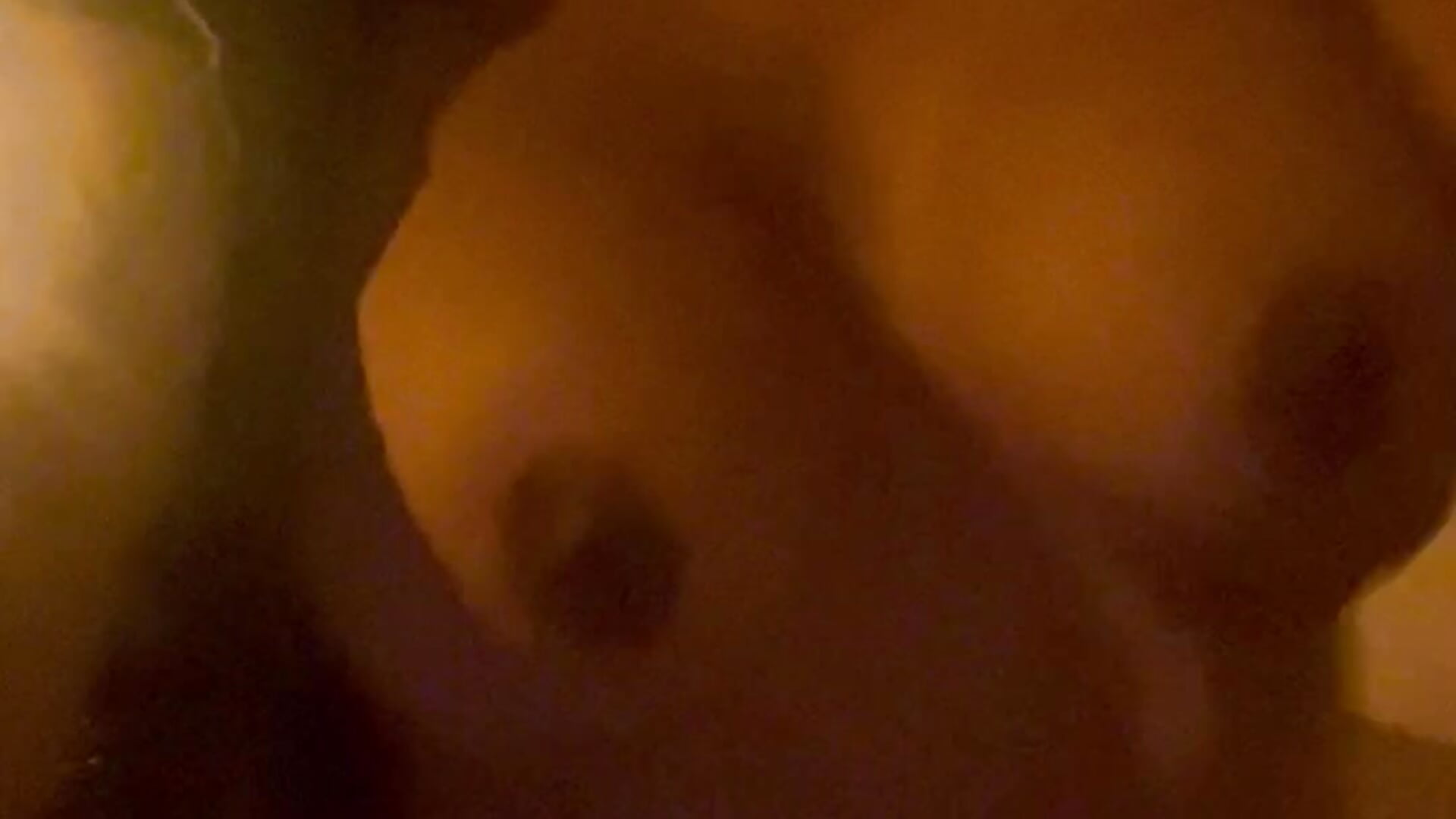 Without a top on the public street - vídeo de la modelo de cam sexi_noemi