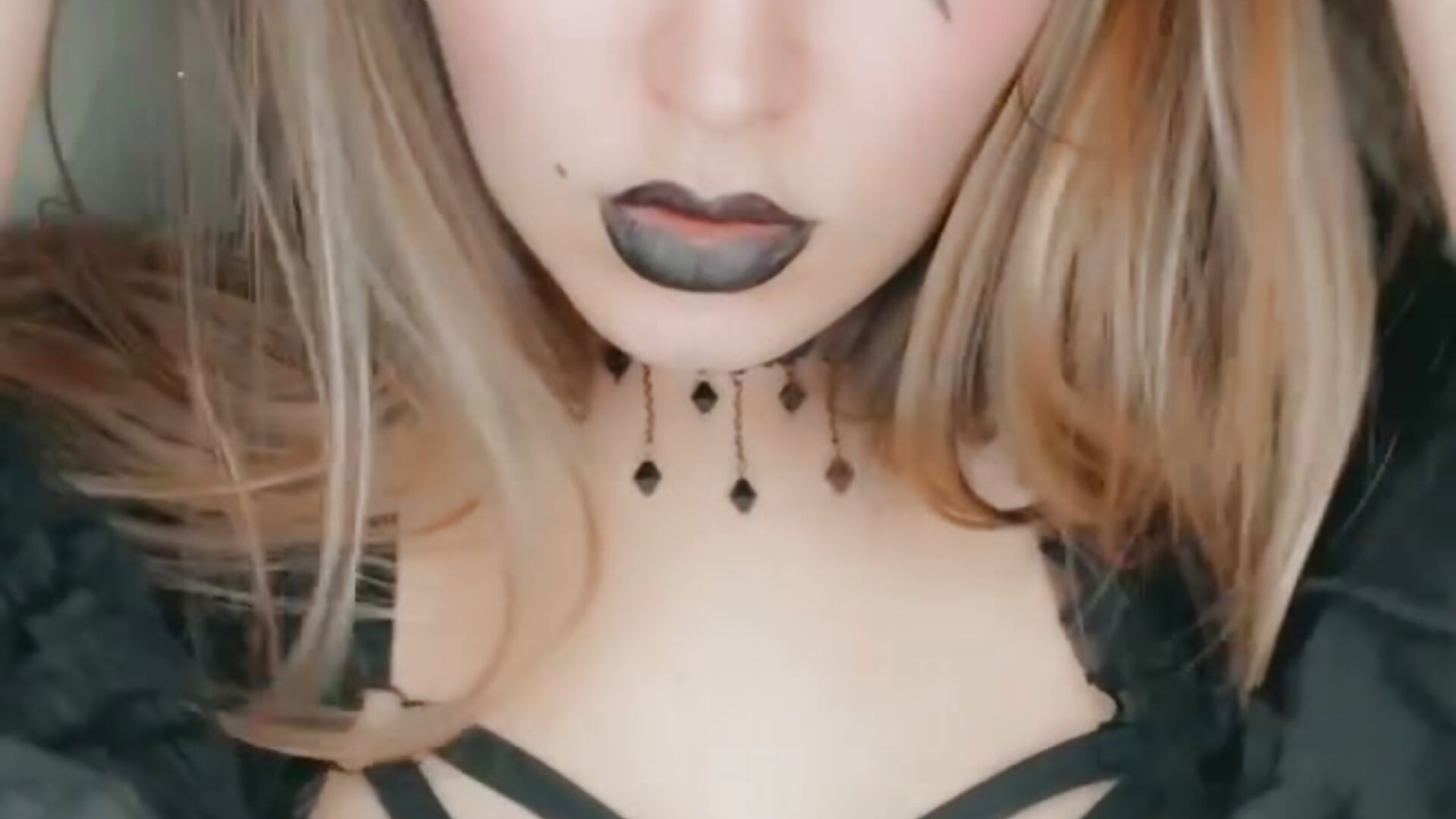 Goth... I can be different - video by Niki_li cam model