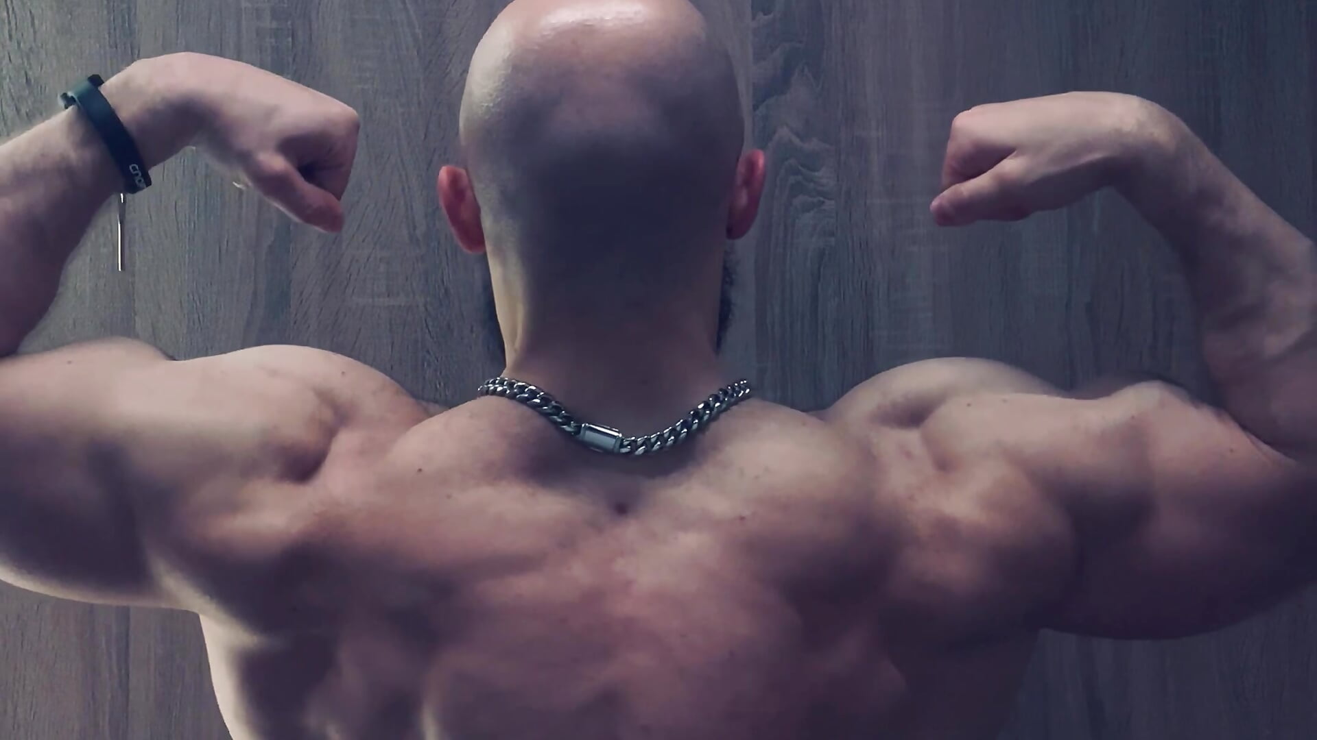 Cobra back muscles - video by Kurt_Stone1 cam model