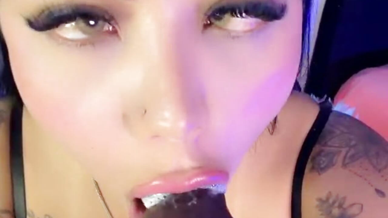 Want to see the best blowjob that u ever feel? 🤤💦－カメラキャストのsofiaa_riotの動画