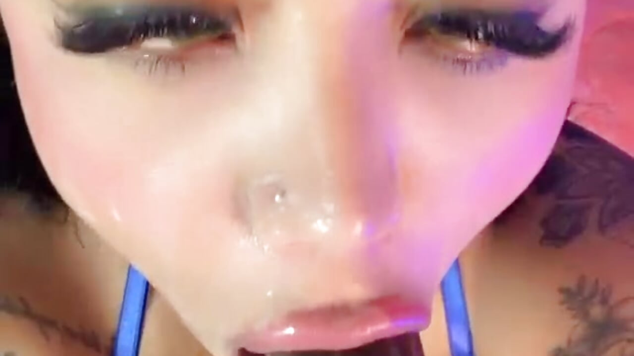 Make me gag and put your cock deep 🥵😍 - sofiaa_riot 캠 모델의 동영상