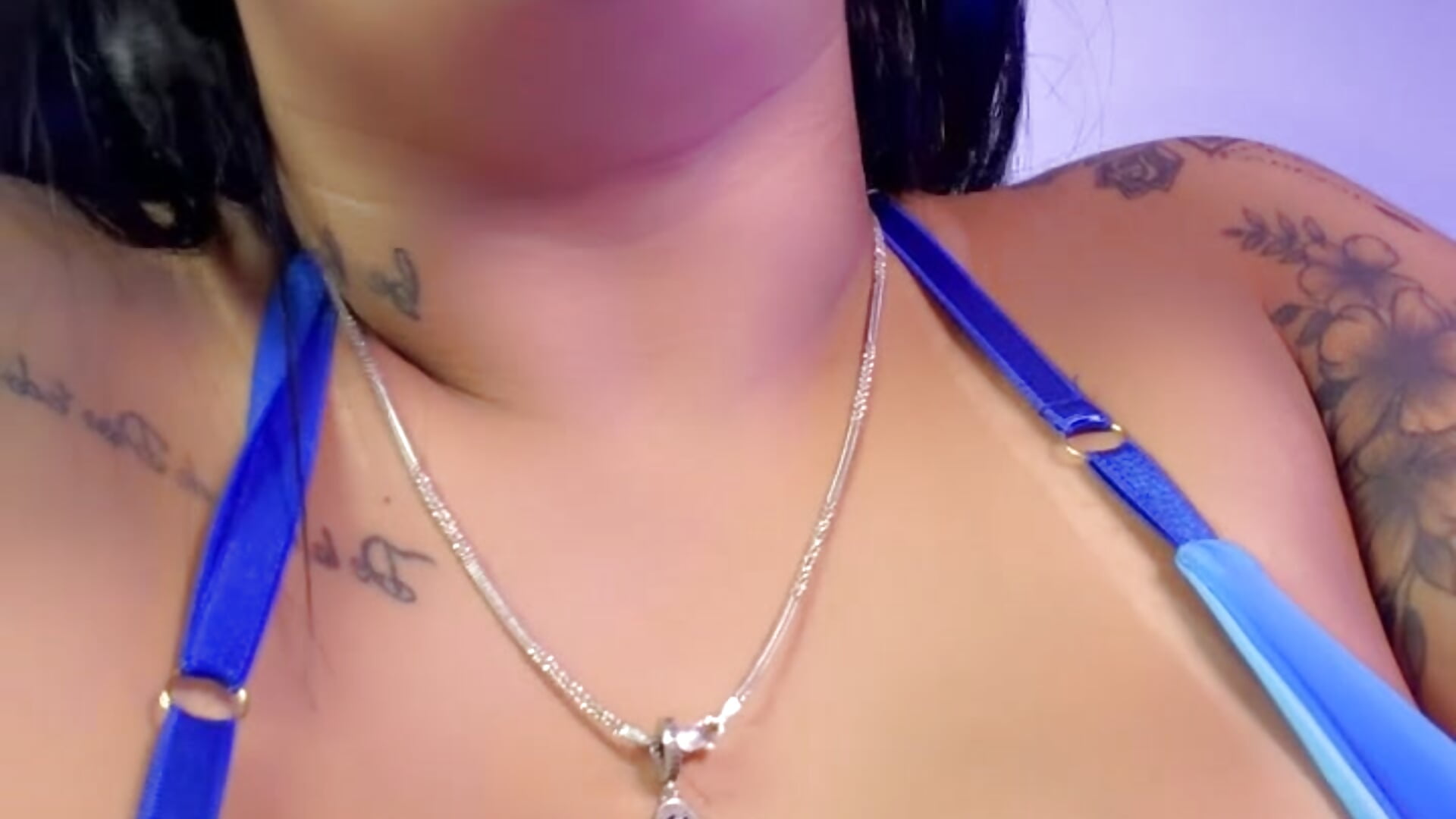 My throat needs your cock and my tongue want to taste your cum 💦🥵 - Vídeo de sofiaa_riot, modelo de vídeos