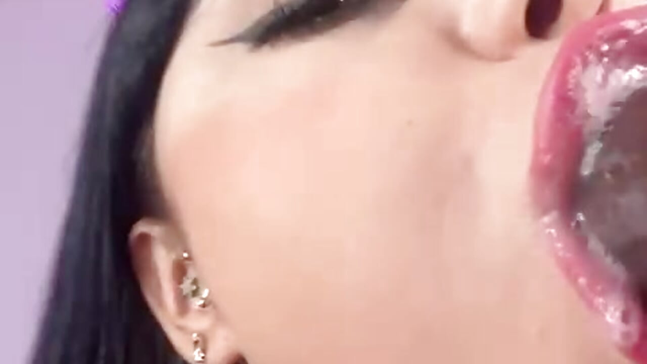 Do you want to witness how naughty I can be darling😍 - video by sofiaa_riot cam model