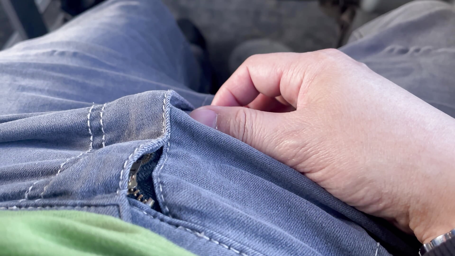 Cock Public Flashing in Bus – video od webkamerové modelky Park-JeiSun