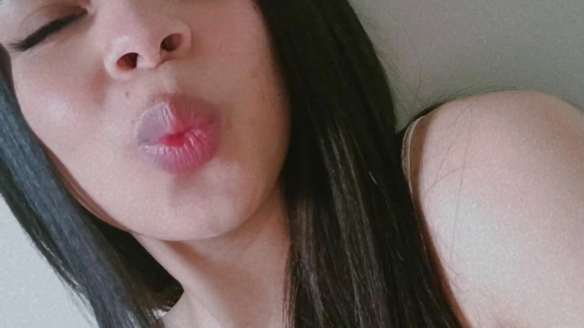 Um beijo para vocês😘 - video by larifreitas cam model