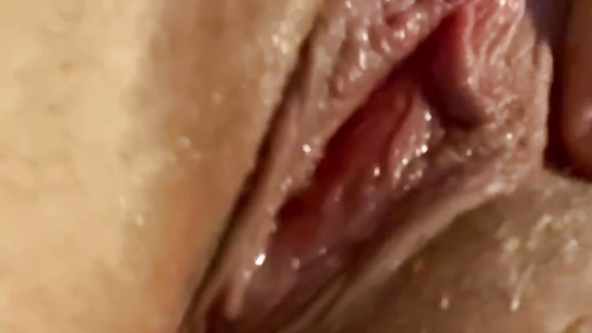 Creamy Catgirl pussy close up and taste - video by Maskedkittenxoxo cam model