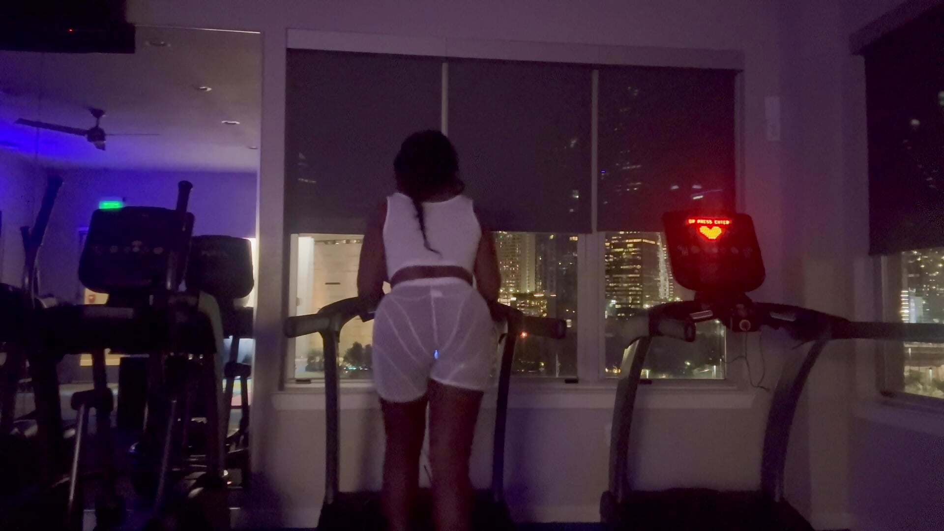 Working out with my buttplug in - video av TilaTotti cam model