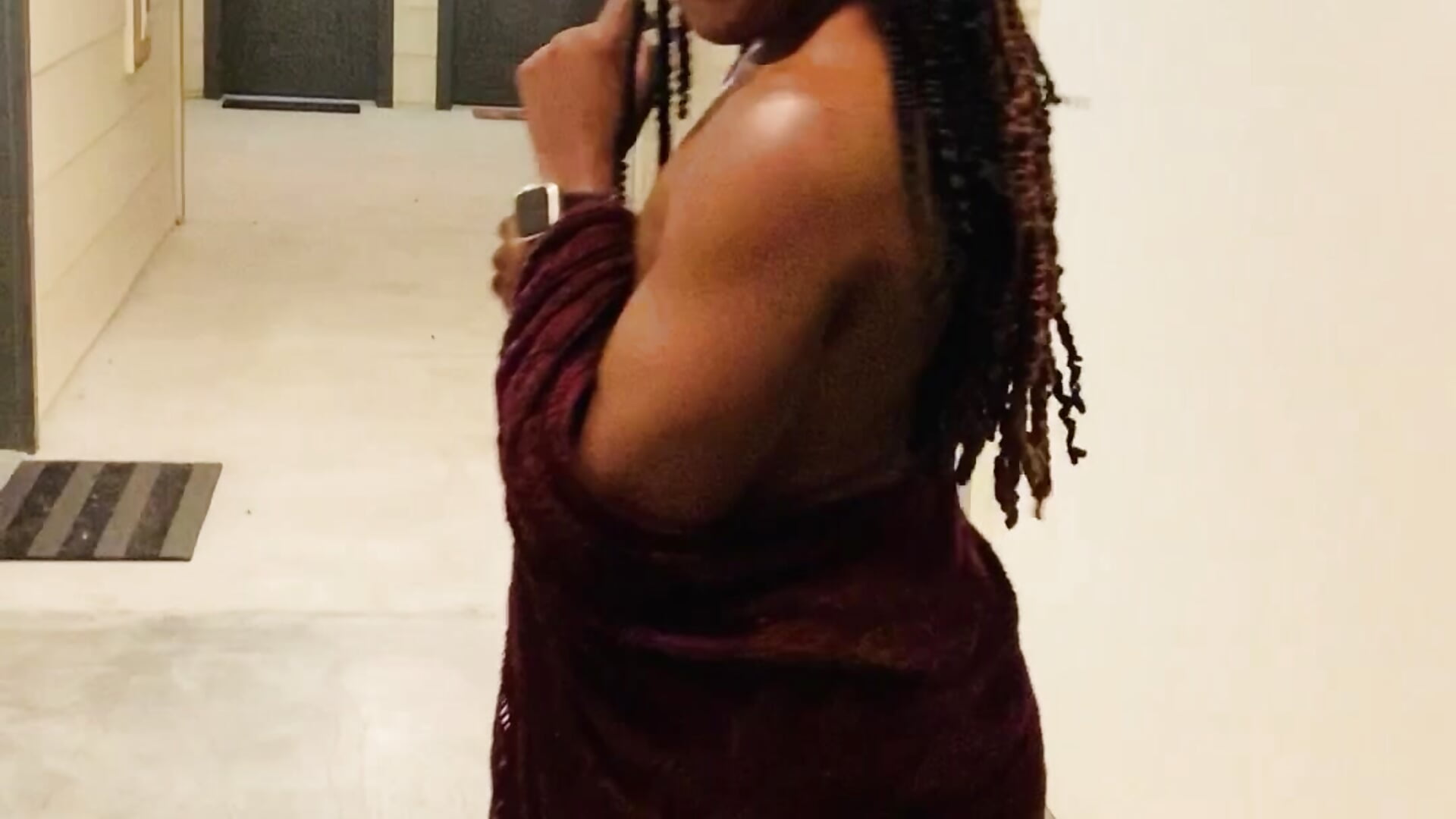 Walking Around Naked inside of the Apartment complex - video av TilaTotti cam model