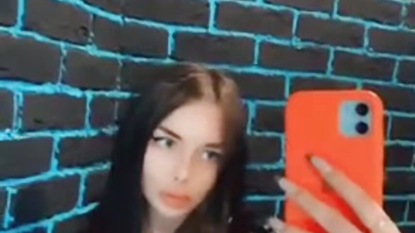 Viki show tits in toliet - vídeo de shybabyss