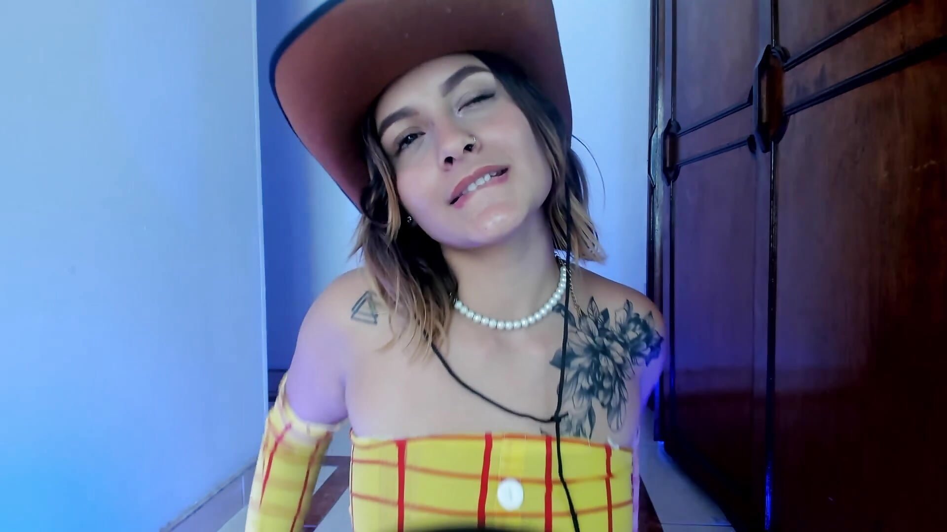 Your favorite cowgirl - video by Emiily_W cam model