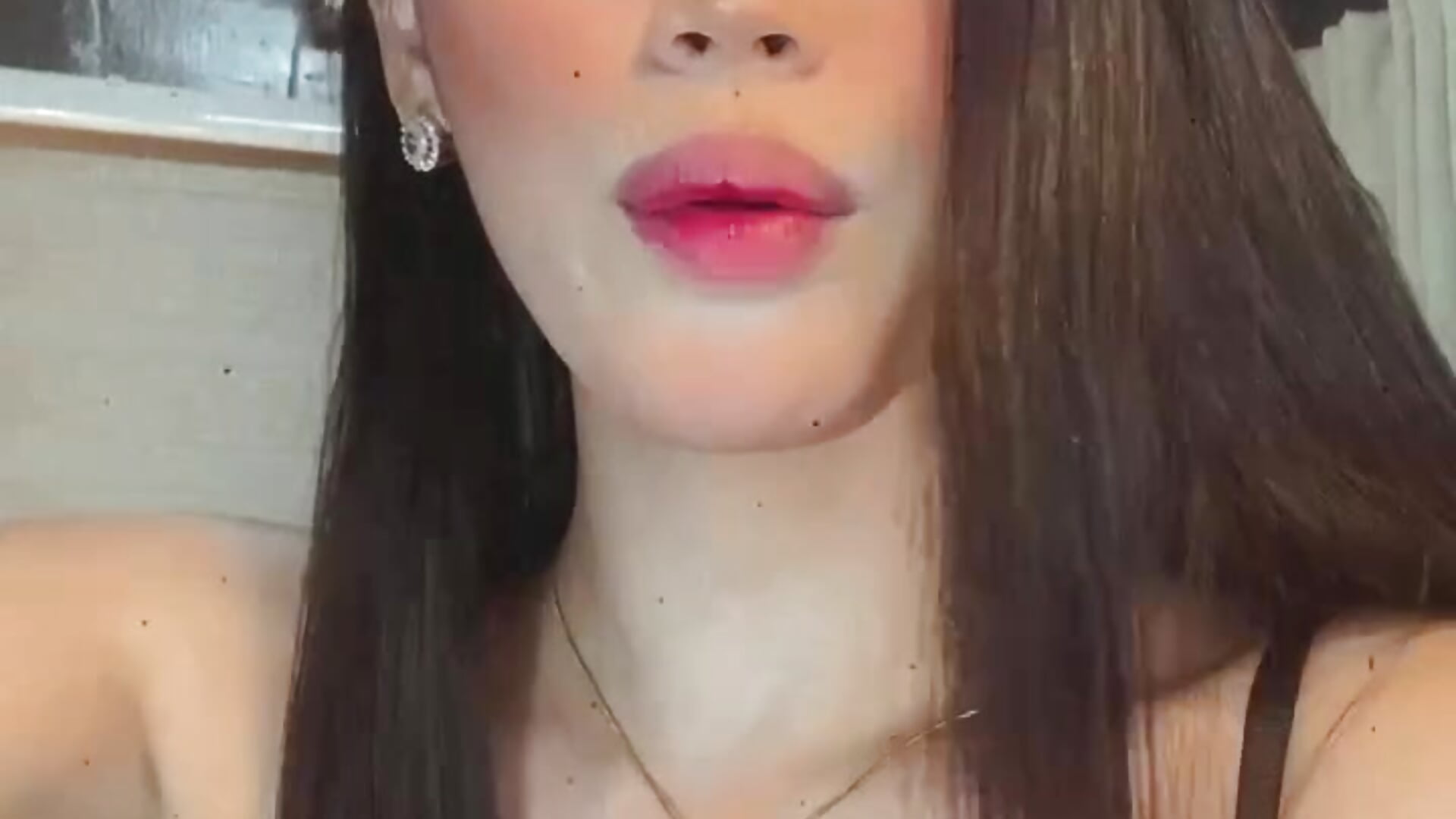 trim,F4C3E256-03BE-41A9-A3FC-3E7848D7FB5F - video van HuxelyValor cam-model