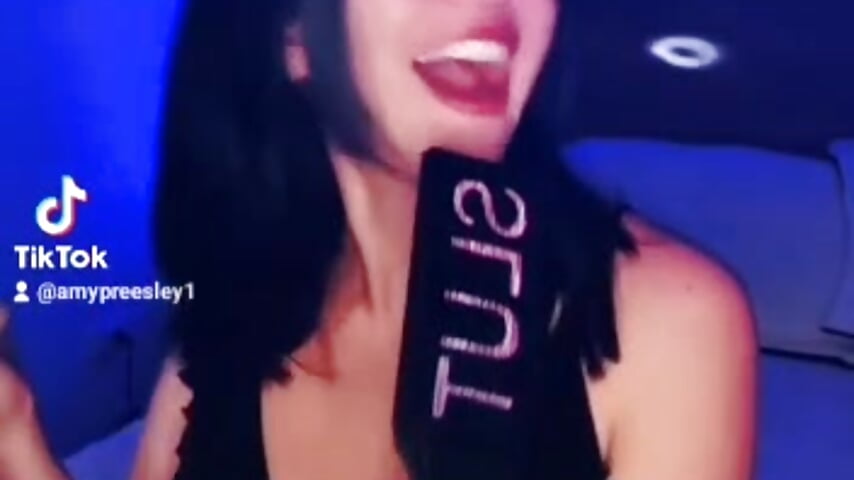 HAPPY TIKTOK - video oleh _AmyPresley_ kamera model