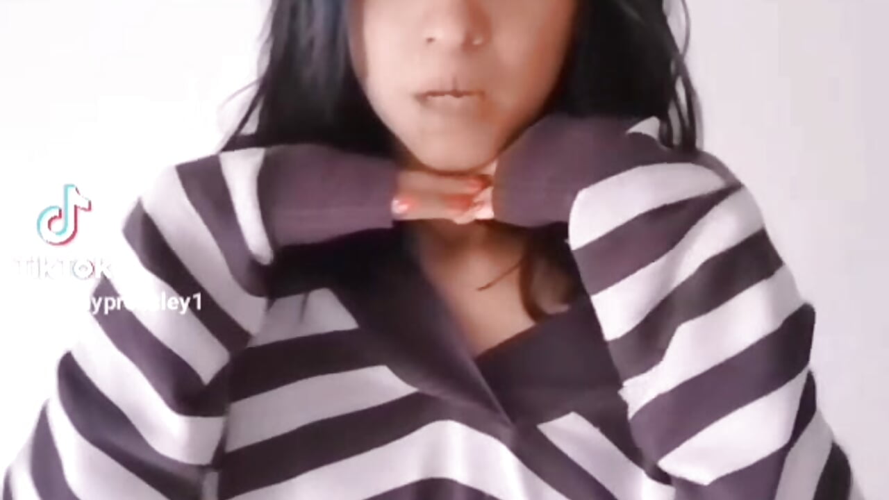 CHANGE OUTF TIKTOK - video oleh _AmyPresley_ kamera model