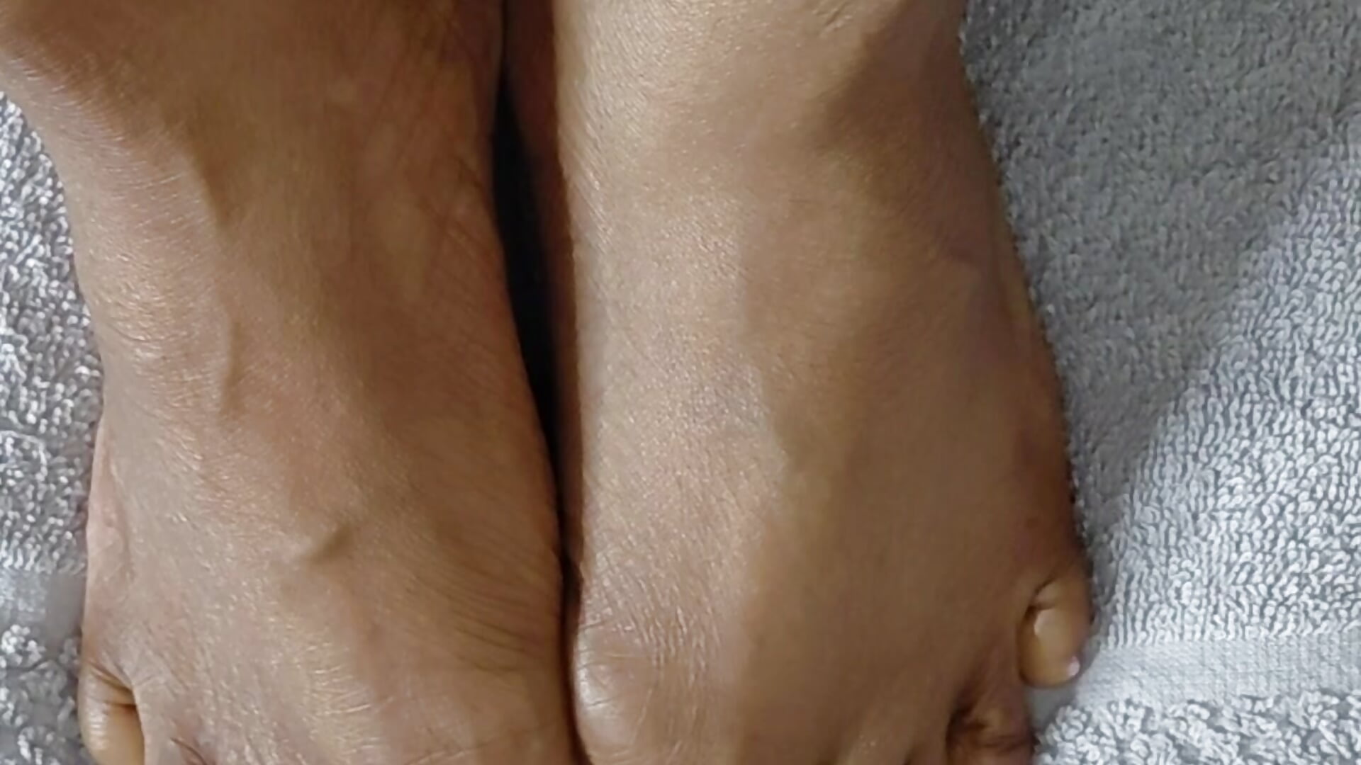 PINK TOES - video by RenaeCumsAlot cam model