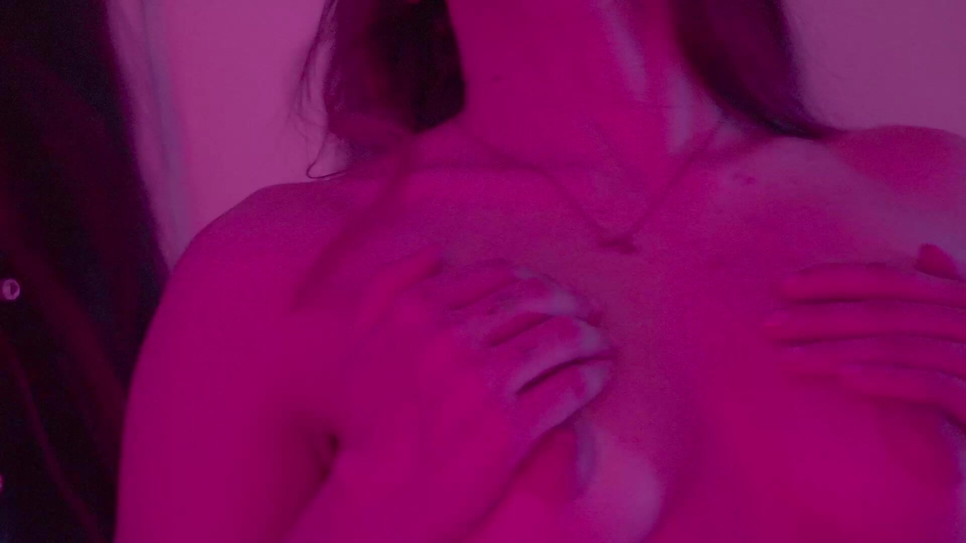 kisses and breasts!!! - Video von honeey_ Cam-Model