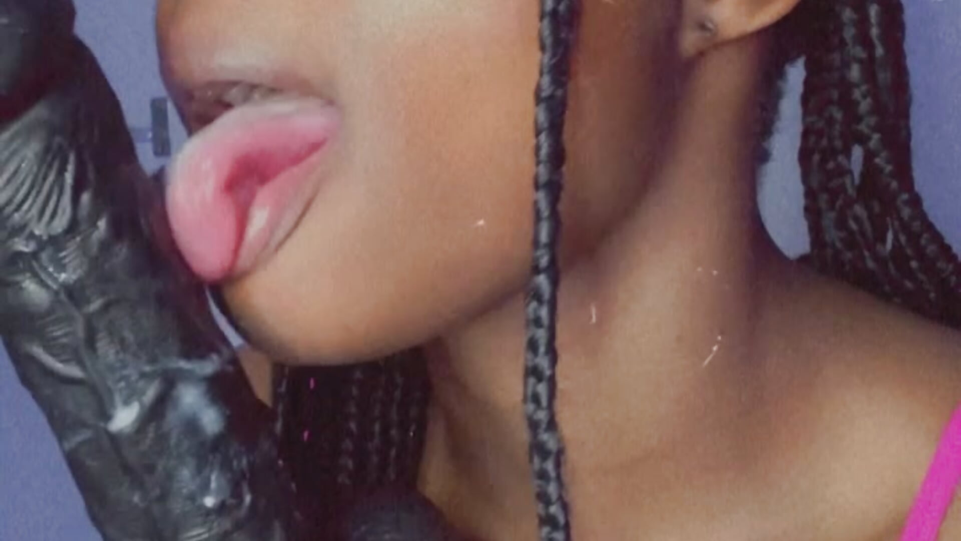 Lick my 🍦 off that big bbc dildo 🫣💦 - vídeo de la modelo de cam Noenoirx_