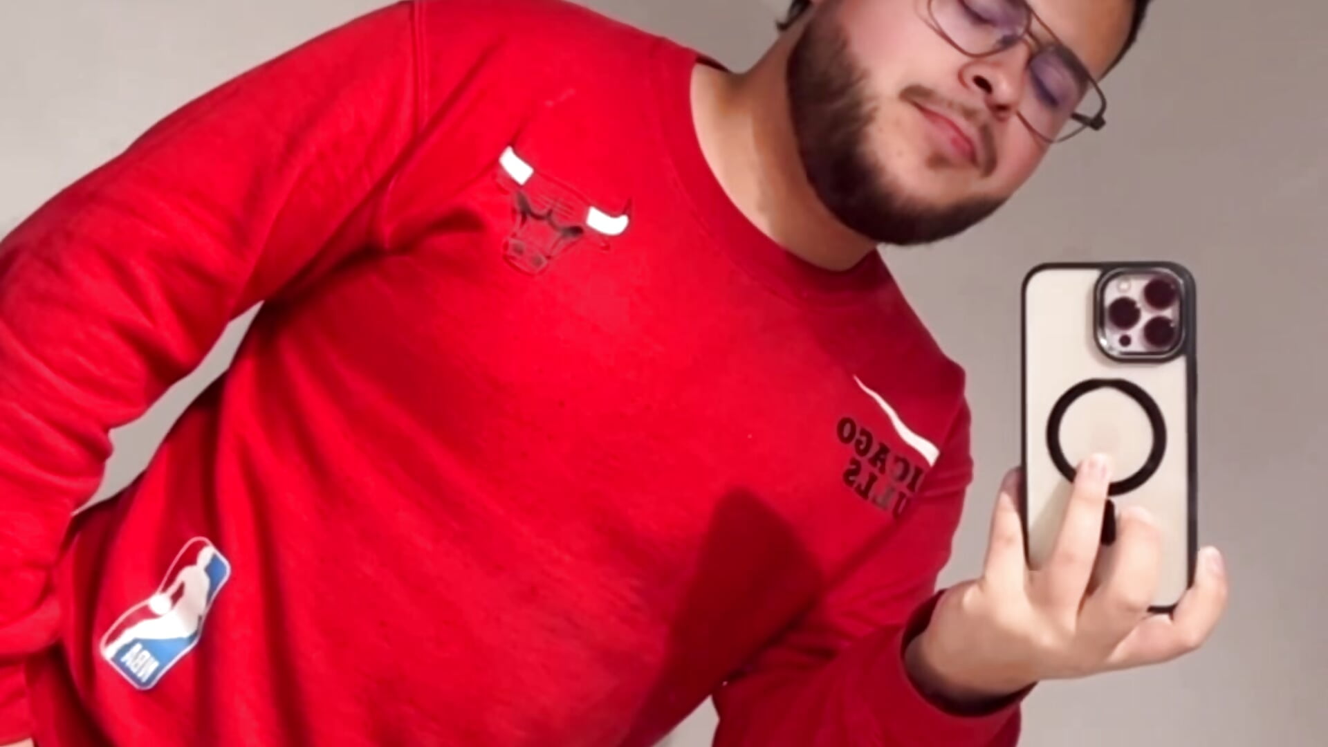 Besos de amigos? Jej - video by RoyBaker_ cam model