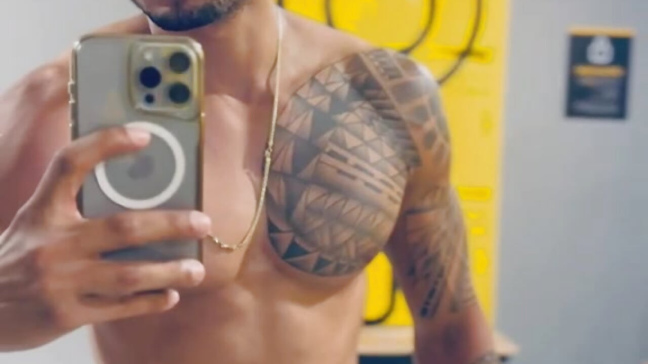 🔥 Defined by training, marked by ink 💪🏼🥵🍆 - video av Sweet_Alessandre cam model