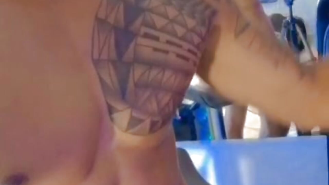 Muscles, Looks and Desire in Front of the Mirror 🔥💪😈🥵 - video di Sweet_Alessandre modella di cam