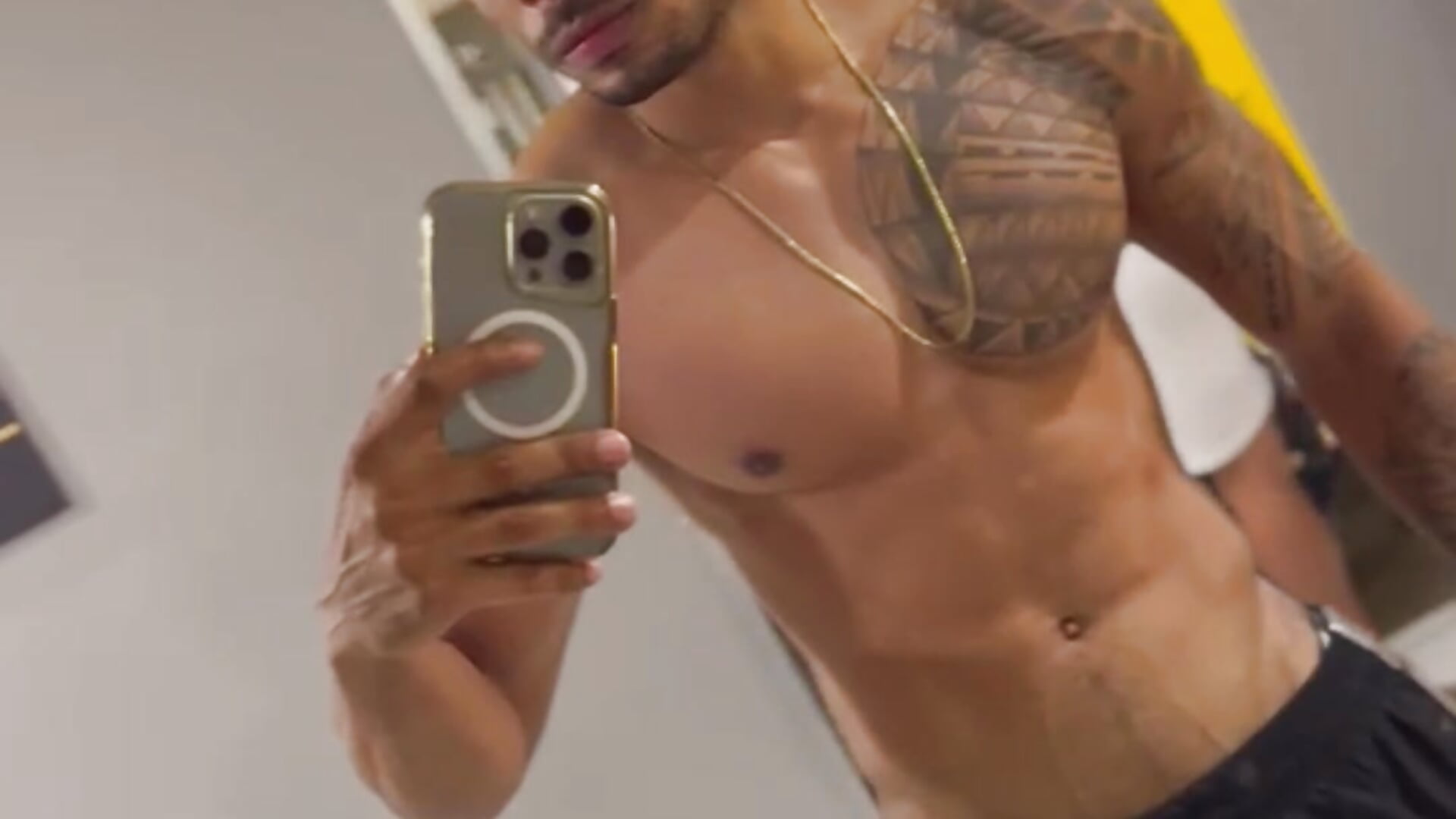 Your new weakness just came online 😉💪🏻🥵－カメラキャストのSweet_Alessandreの動画