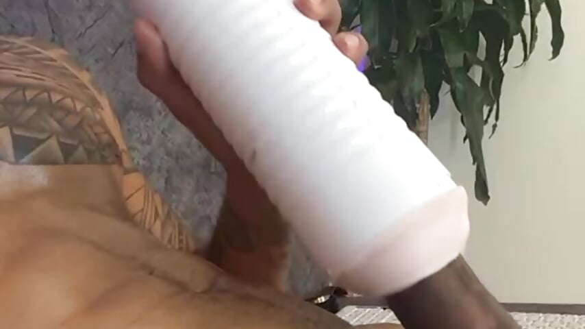 Lovense Max 2 squeezing my BBC to the max 🍆🥵 - video van Sweet_Alessandre cam-model