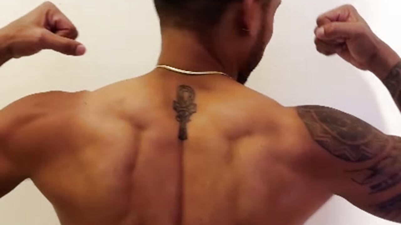 My sexy, muscular body is waiting for you 😈 - video của người mẫu cam Sweet_Alessandre