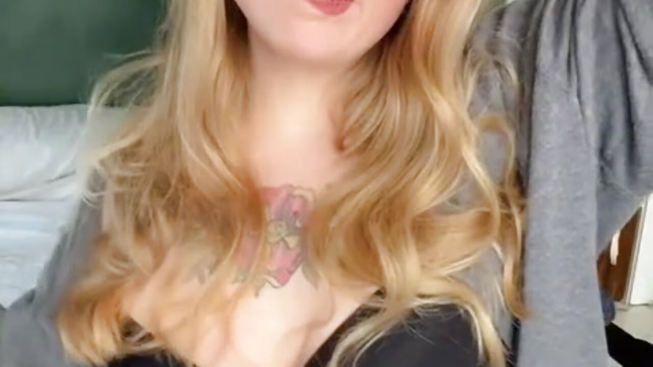 A02A1E6D-20E6-4877-BC78-2A48D4DF39BB 2 – video modela na kameri thatcutegirlwtheglasses