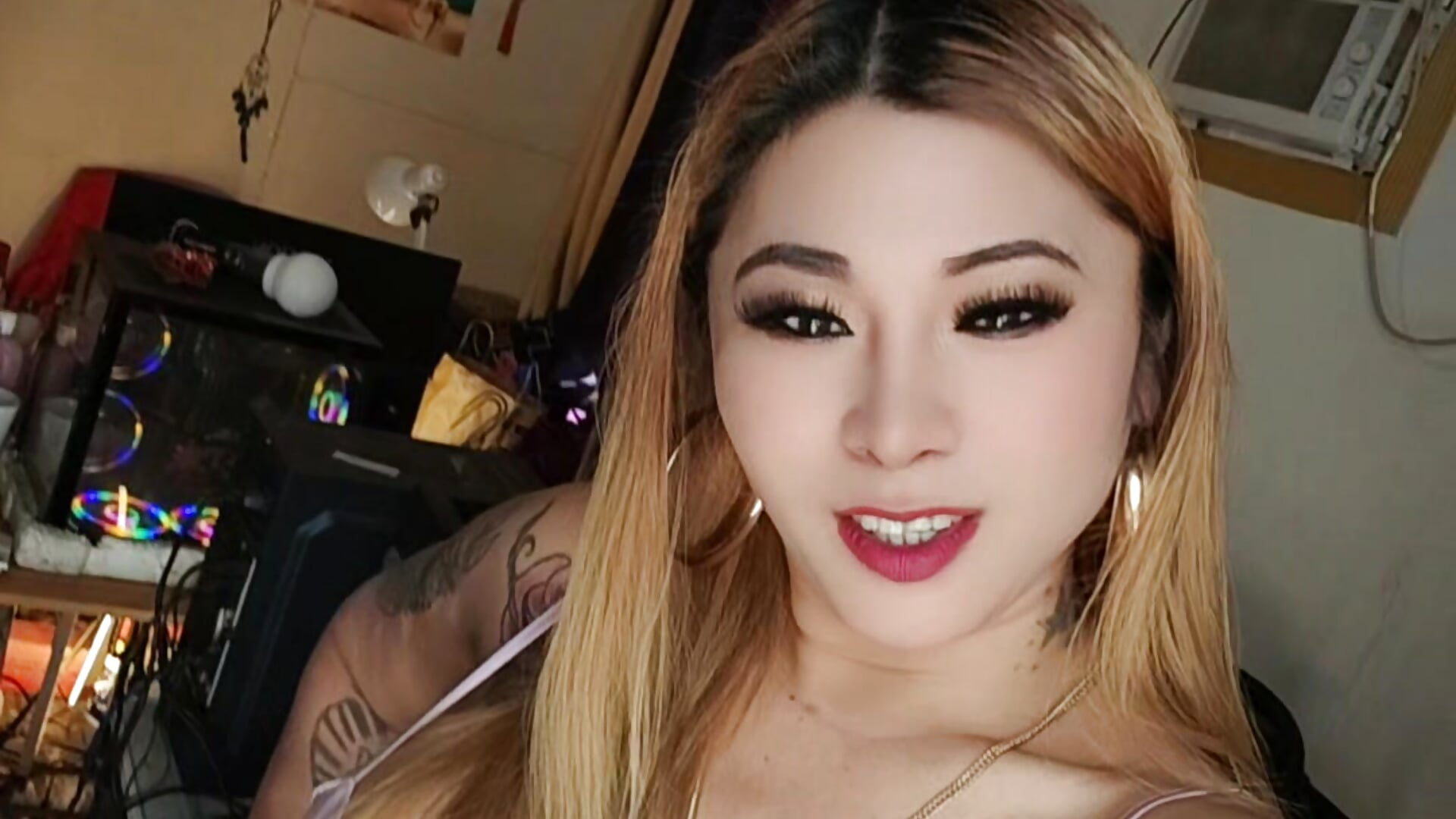 1000044686.mp4 — filmik Fayola_Beatrix, modela(-lki) na kamerkach